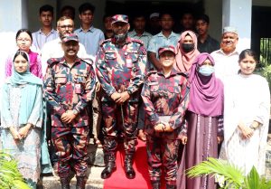 রামগড়ে বিজিবির উদ্যোগে কম্পিউটার ও সেলাই প্রশিক্ষণের সমাপনী অনুষ্ঠান, সনদপত্র বিতরণ