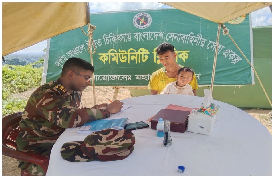 মহালছড়িতে সেনাবাহিনীর বিনামূল্যে চিকিৎসা সেবা ও ওষুধ বিতরণ