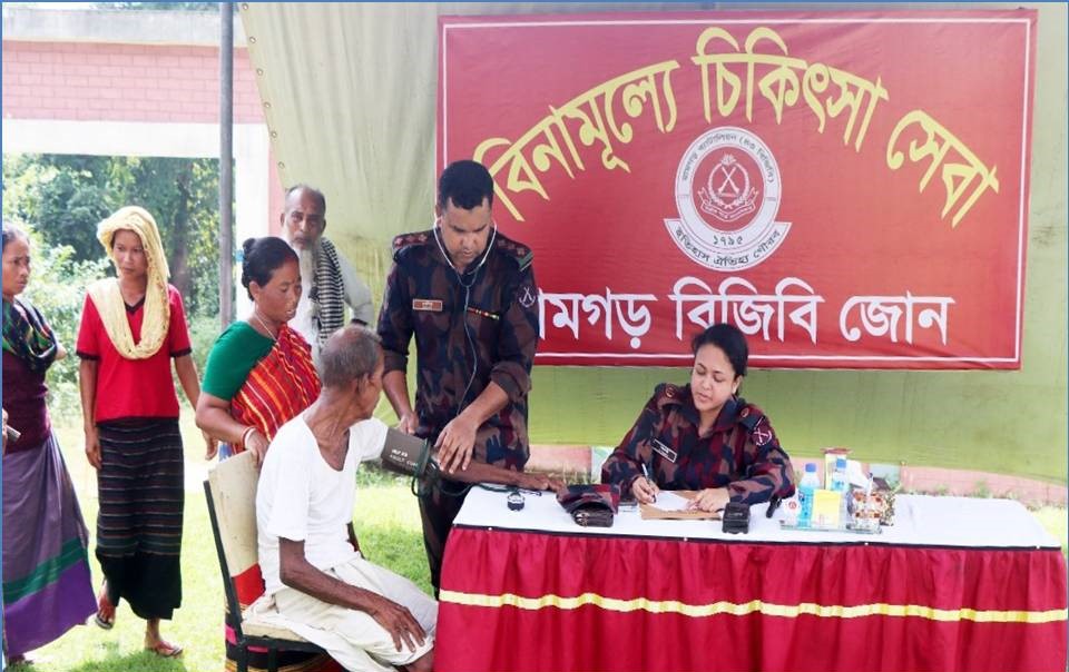 রামগড়ের দূর্গম গৈয়াপাড়ায় বিজিবির বিনামূল্যে চিকিৎসা সেবা ও ওষুধ বিতরণ