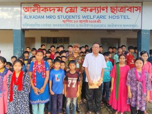 বিভিন্ন ব্যক্তি ও প্রতিষ্ঠানে আলীকদম সেনা জোনের আর্থিক সহায়তা ও চিকিৎসা সেবা