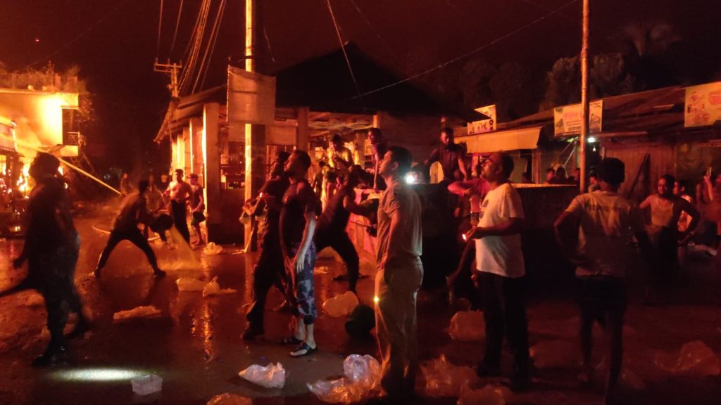 মধ্যরাতে অগ্নিকাণ্ড, বিজিবির তৎপরতায় ভয়াবহ ক্ষয়ক্ষতি থেকে রক্ষা পেল থানচির বলিপাড়া বাজার