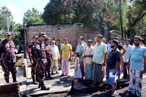 থানচির বলিপাড়ায় অগ্নিকাণ্ডে ক্ষতিগ্রস্তদের পাশে দাঁড়াল বিজিবির বলিপাড়া ব্যাটালিয়ন
