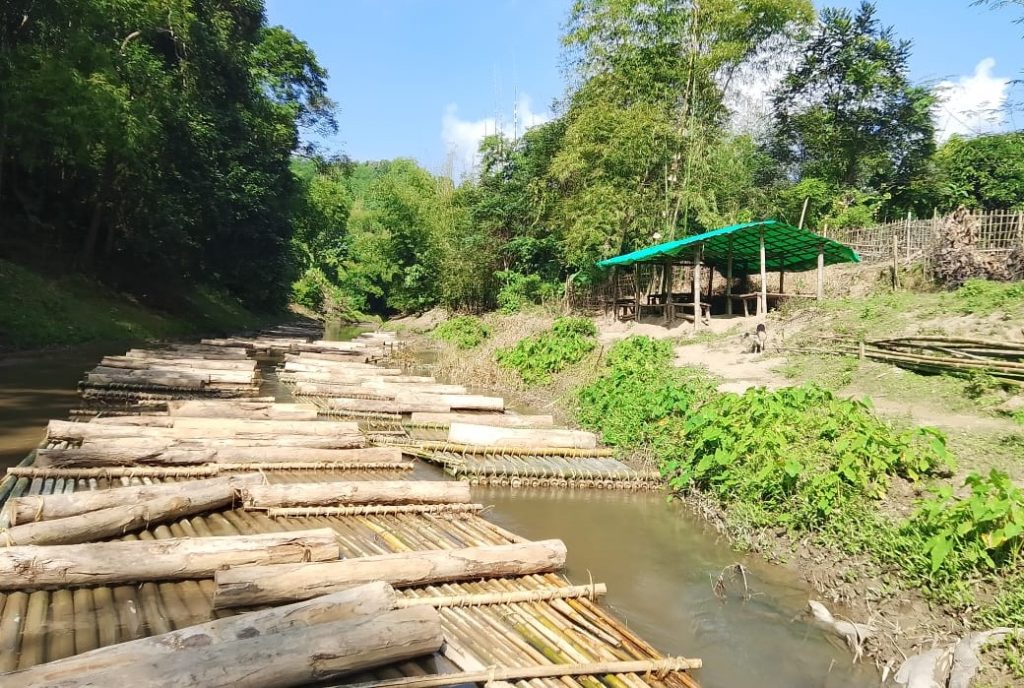 বর্মাছড়িমুখ এলাকায় সেনা অভিযানে ৪ ইউপিডিএফের অবৈধ অর্থের উৎসে সেনাবাহিনীর হানা: ১ কোটি ২০ লাখ টাকার কাঠ উদ্ধারহাজার ঘনফুট অবৈধ কাঠ উদ্ধার: ইউপিডিএফ সংশ্লিষ্টতার অভিযোগ