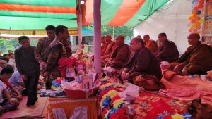 কঠিন চীবর দান উৎসব: বর্মাছড়িতে আর্থিক সহায়তা নিয়ে বৌদ্ধ সম্প্রদায়ের পাশে সেনাবাহিনী