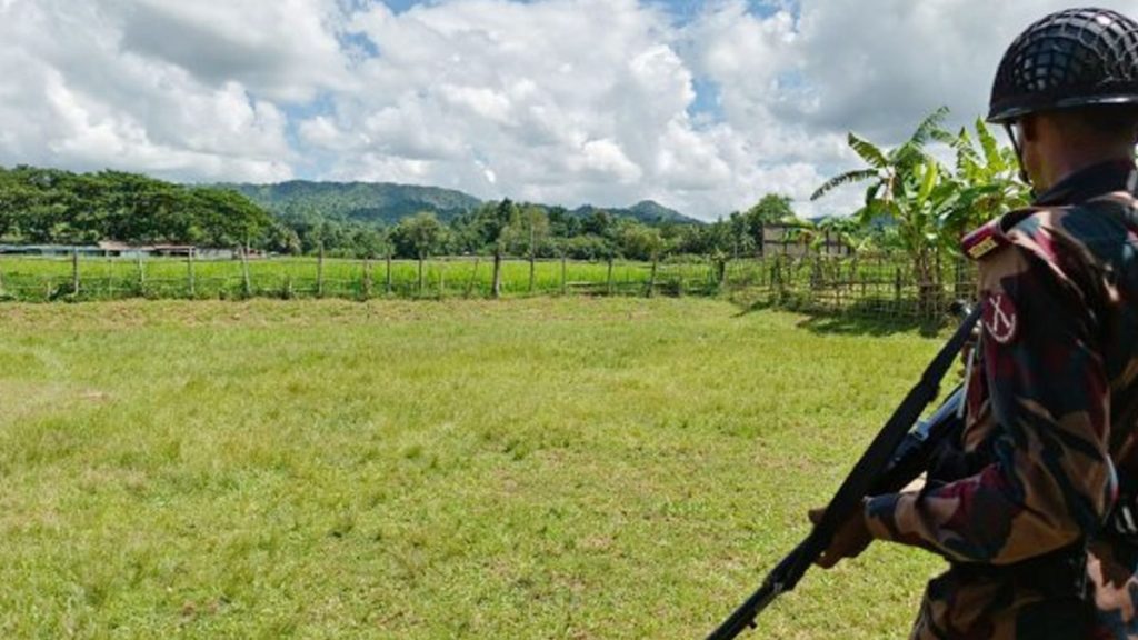 ঘুমধুম সীমান্তে ল্যান্ডমাইন ও গোলাবারুদ নিষ্ক্রিয় করল সেনাবাহিনীর বিশেষজ্ঞ দল