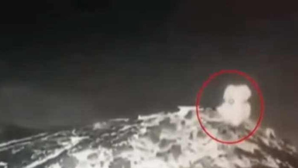 পাকিস্তানের বিমান হামলায় নিহত ৬, পাল্টা হামলা আফগান বাহিনীর