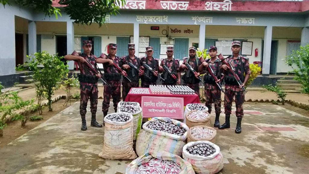 ময়মনসিংহে চোরাই পথে আনা বিপুল পরিমাণ ভারতীয় ওষুধ জব্দ