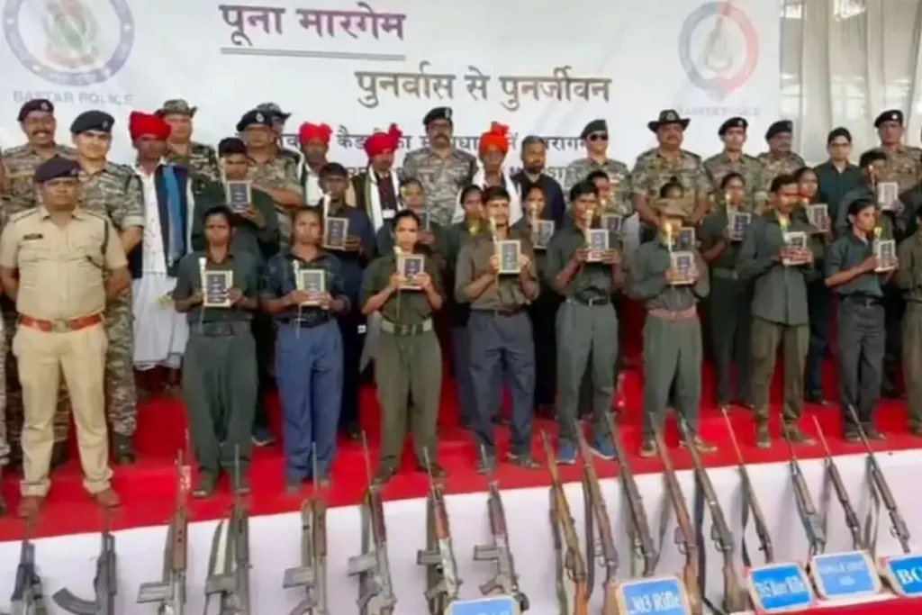 ছত্তিশগড়ে আত্মসমর্পণ করলেন ৫১ মাওবাদী, ৬৬ লাখ রুপি পুরস্কার ঘোষিত ছিল ২০ জনের নামে