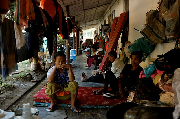 মণিপুরে আশ্রয়শিবির বন্ধে সরকারের পরিকল্পনায় দুশ্চিন্তায় গৃহহীন মানুষ