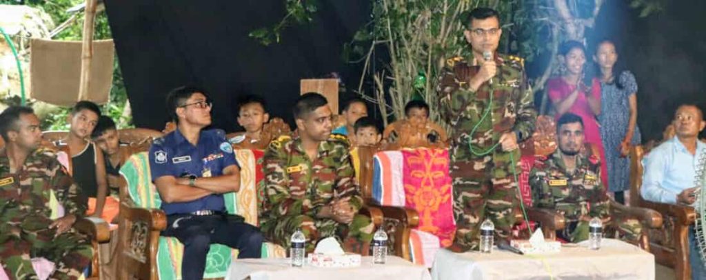 বিলাইছড়িতে দুর্গাপূজার পূজা মণ্ডপ পরিদর্শন করলেন সেনা জোন অধিনায়ক