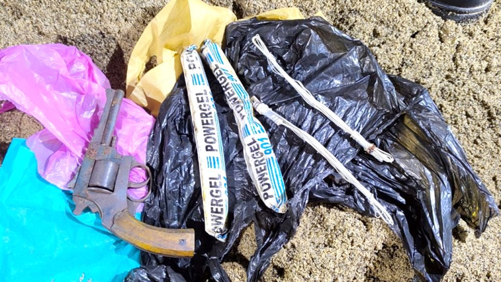 সিলেট সীমান্তে বিদেশী রিভলভার ও বিস্ফোরক উদ্ধার করল বিজিবি