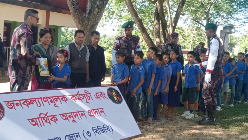 সীমান্ত সুরক্ষার পাশাপাশি পানছড়ির দুর্গম অংজ পাড়ায় বিজিবির মানবিক কর্মসূচি