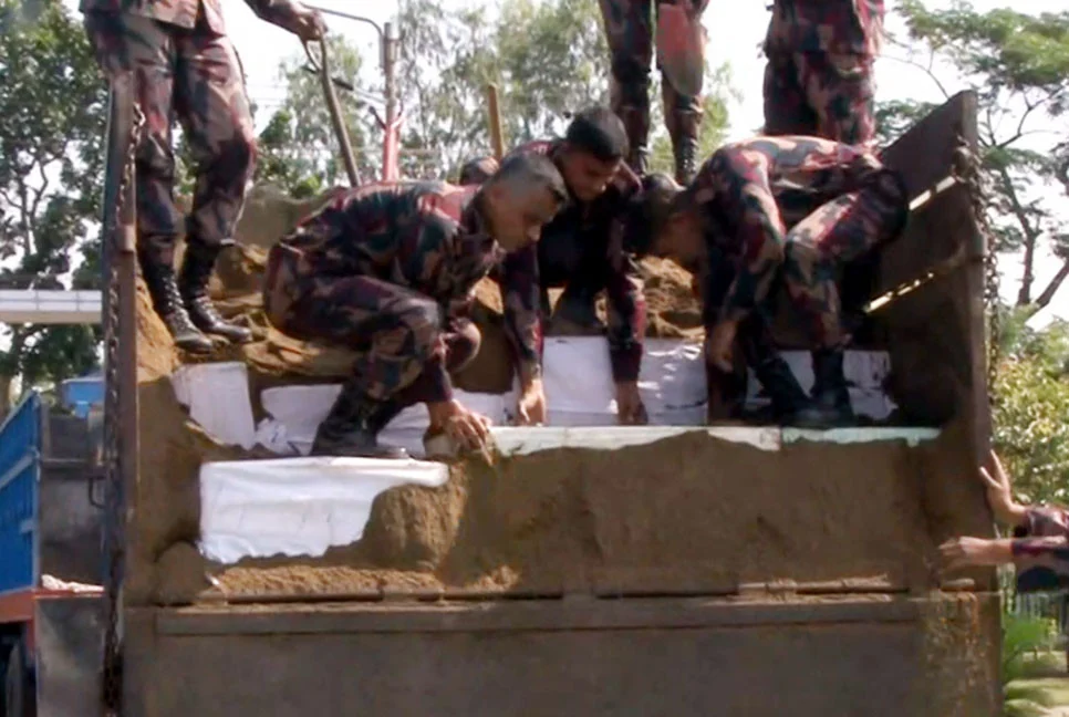 হবিগঞ্জে বিজিবির অভিযানে সাড়ে ৫ কোটি টাকার ভারতীয় পণ্য জব্দ