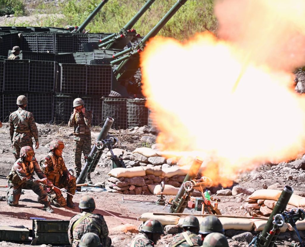 যুদ্ধ সক্ষমতা যাচাইয়ের উদ্দেশ্যে অরুণাচলে ভারতীয় সেনা-বিমানবাহিনীর বৃহৎ যৌথ মহড়া