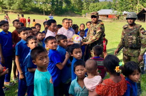 ভূয়াছড়িতে শিক্ষার্থীদের মাঝে সেনাবাহিনীর শিক্ষা উপকরণ বিতরণ ও বিনামূল্যে চিকিৎসাসেবা