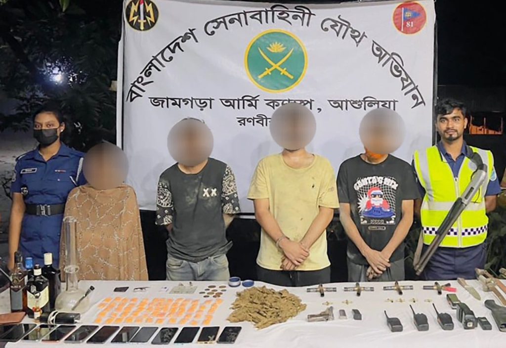 সপ্তাহজুড়ে সারাদেশে যৌথ বাহিনীর অভিযানে আটক ১৯৪, উদ্ধার অবৈধ অস্ত্র-মাদক