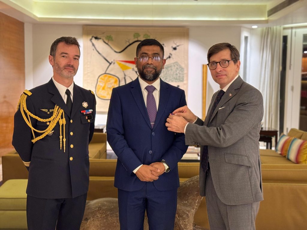 ফরাসি সরকারের ‘ন্যাশনাল ডিফেন্স মেডেল– গোল্ড লেভেল’ পেলেন বাংলাদেশি সেনা কর্মকর্তা