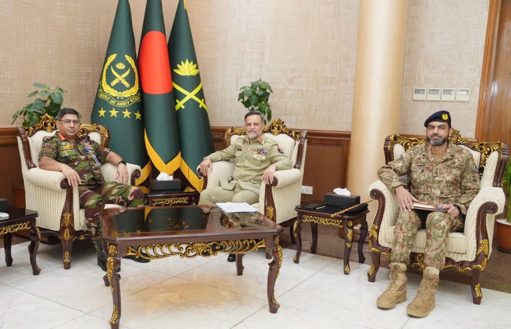 সেনাবাহিনী প্রধানের সঙ্গে পাকিস্তানের এইচআইটি চেয়ারম্যানের সৌজন্য সাক্ষাৎ