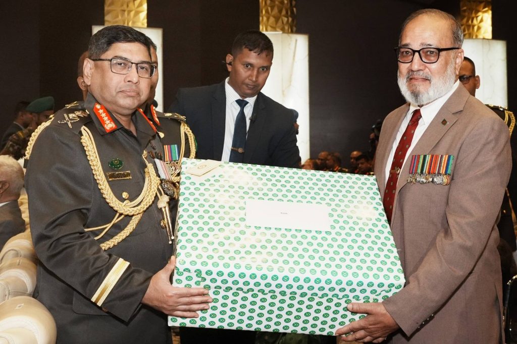 সশস্ত্র বাহিনী উপলক্ষ্যে খেতাবপ্রাপ্ত মুক্তিযোদ্ধা ও শান্তিকালীন পদকপ্রাপ্ত সেনাসদস্যদের সংবর্ধনা