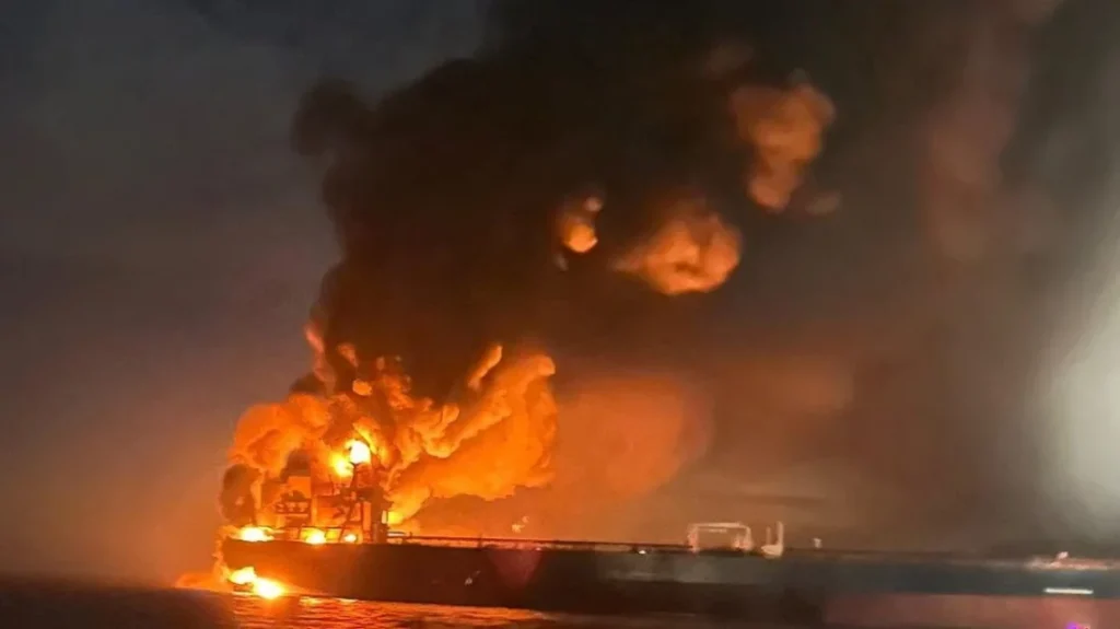 তুরস্কের উপকূলে রাশিয়ার দুই ট্যাঙ্কারে বিস্ফোরণ, পাওয়া যাচ্ছে হামলার ইঙ্গিত