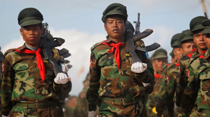 রাখাইনে জান্তা–আরাকান আর্মি তীব্র লড়াই, ২০ গ্রাম জনশূন্য