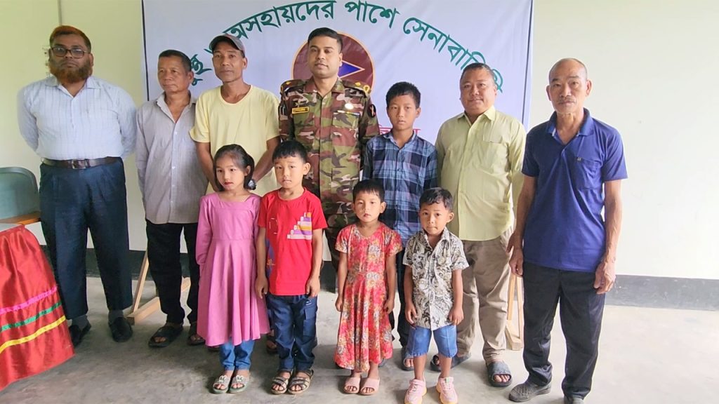 মানবিক দায়িত্ববোধ: বান্দরবানে ৬ এতিম বম শিশুর লেখাপড়ার দায়িত্ব নিল সেনাবাহিনী