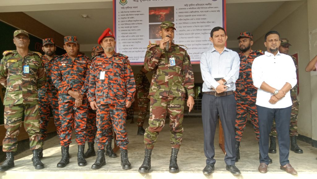 মাটিরাঙ্গায় অগ্নি দুর্ঘটনা প্রতিরোধে সেনাবাহিনীর মহড়া ও সচেতনতামূলক লিফলেট বিতরণ