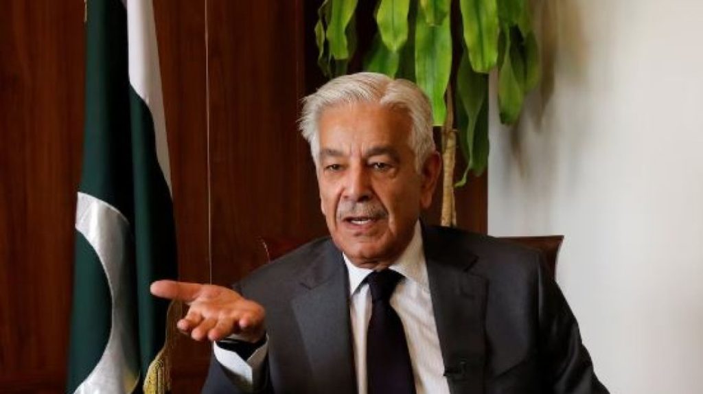 পাকিস্তানকে পূর্ব ও পশ্চিম সীমান্তে ‘ব্যস্ত’ রাখতে চায় ভারত: খাজা আসিফ