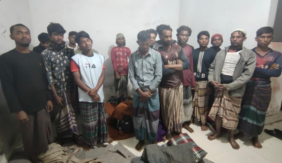 চট্টগ্রামের সাতকানিয়ায় যৌথ অভিযান, ২২ রোহিঙ্গা যুবক আটক