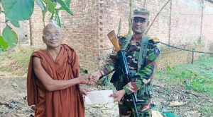 বান্দরবানের দুর্গম এলাকায় আলীকদম জোন কর্তৃক অসচ্ছলদের মাঝে অনুদান প্রদান 