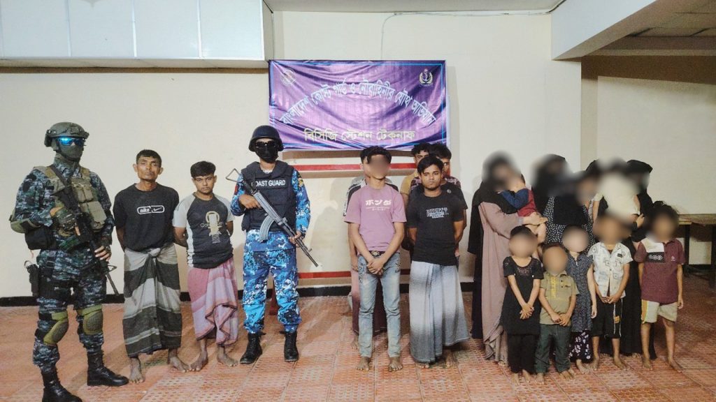 টেকনাফের পাহাড় থেকে মানবপাচারকারী আটক, নারী-শিশুসহ ২৫ জন উদ্ধার