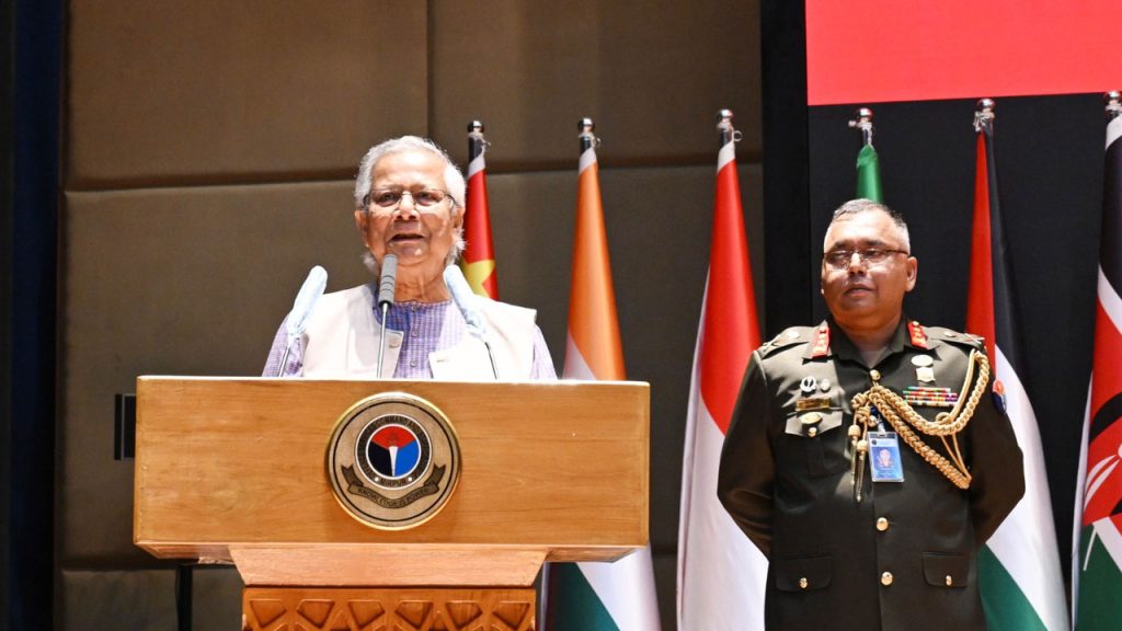 সশস্ত্র বাহিনী মানুষের পক্ষে থাকায় বিগত শাসনের অবসান দ্রুত হয়েছে: প্রধান উপদেষ্টা