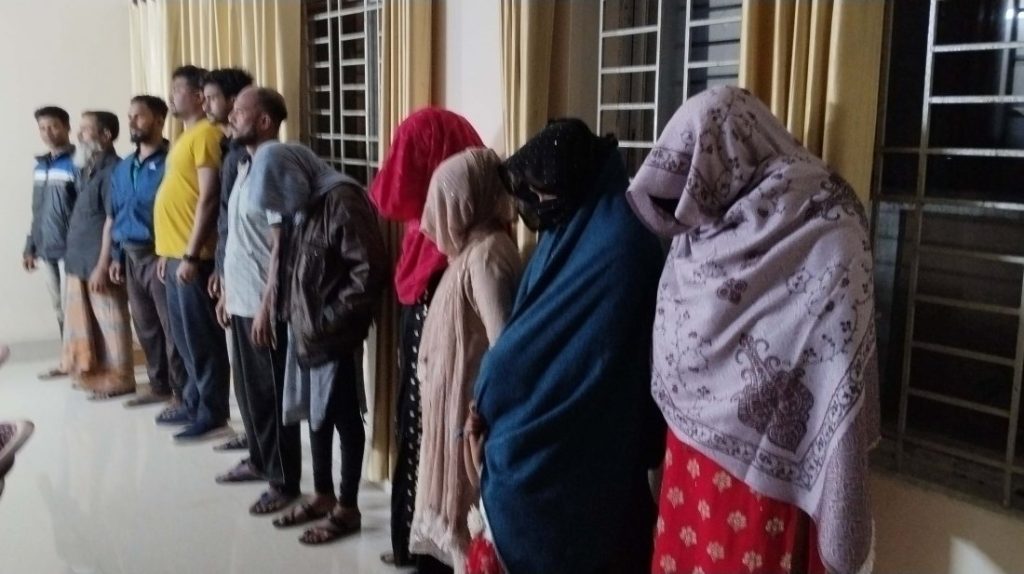 আটক ১৫ বাংলাদেশিকে বিজিবির কাছে হস্তান্তর করেছে বিএসএফ