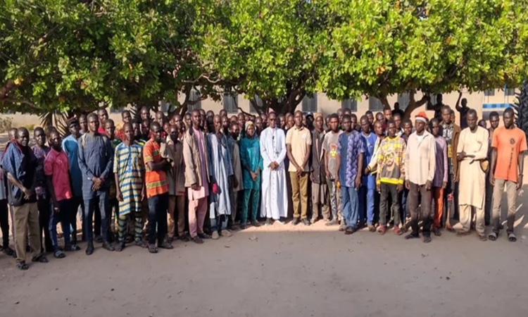 নাইজেরিয়ায় স্কুলে হামলা, ২১৫ ছাত্র-শিক্ষক অপহৃত