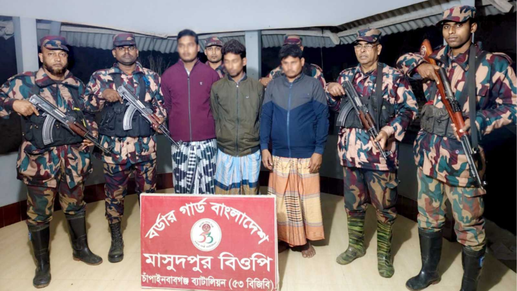 চাঁপাইনবাবগঞ্জে ভারতীয় দুই গরু চোরাকারবারি আটক