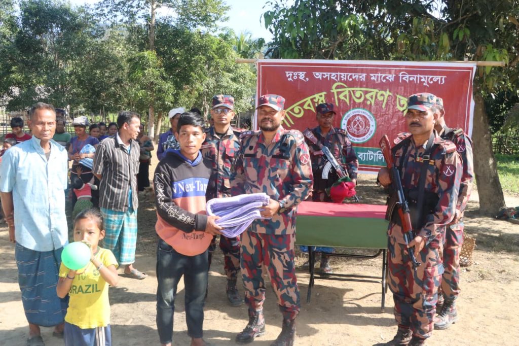 ৫৭ বিজিবির মানবিক উদ্যোগ: দূর্গম সীমান্তে শীতার্ত নৃ-গোষ্ঠী পরিবারে শীতবস্ত্র ও অনুদান
