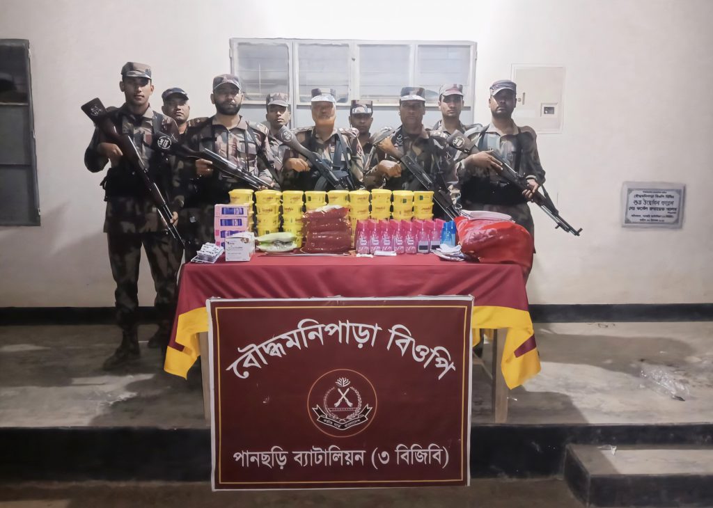 পানছড়ি সীমান্তে বিজিবির বিশেষ টহল: মালিকবিহীন বিপুল ভারতীয় মালামাল জব্দ