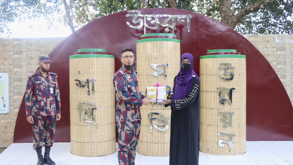 পানছড়িতে বিজিবির উদ্যোগে কলেজ শিক্ষার্থীদের মাঝে শিক্ষা সামগ্রী বিতরণ