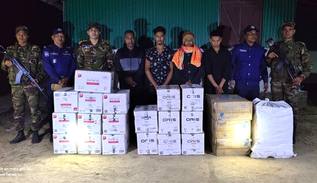 রাঙামাটিতে সেনাবাহিনীর অভিযানে সাড়ে ২১ লাখ টাকার ভারতীয় সিগারেটসহ চার চোরাকারবারি আটক