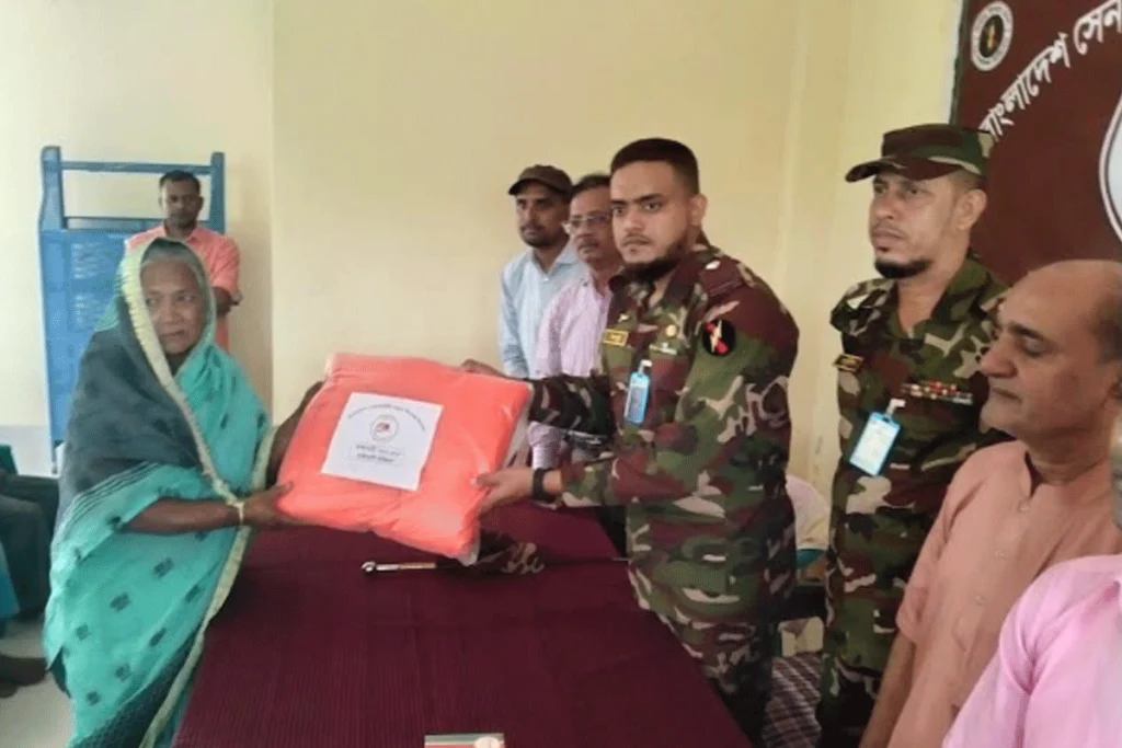 রাঙামাটিতে পুরোহিত-সেবাইতদের মাঝে শীতবস্ত্র বিতরণ করল সেনাবাহিনী
