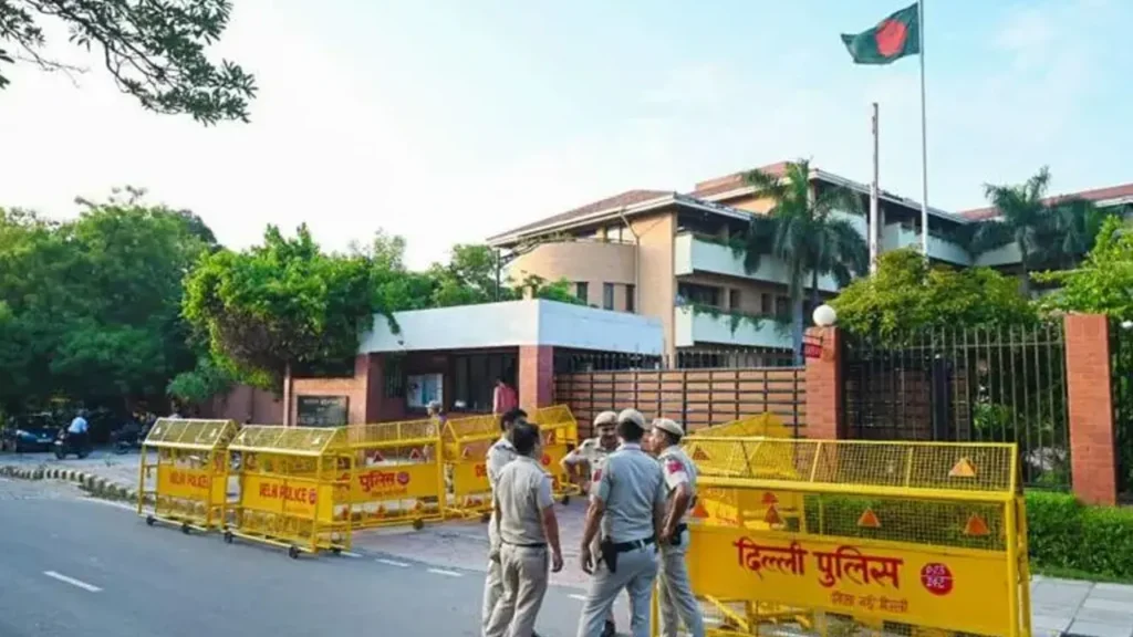 বাংলায় হাত দিলে দিল্লি কেড়ে নেব: মমতা