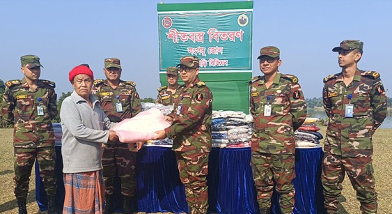 লংগদুতে শীতার্ত মানুষের পাশে সেনাবাহিনী, শতাধিক পরিবারে উষ্ণতার ছোঁয়া
