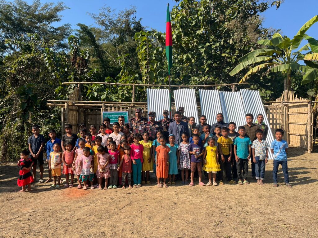 দুর্গম সীমান্ত পাহাড়ে শিক্ষার আলো, বিজিবির সহায়তায় পুনর্জীবন পেল আরান্দিছড়ার বিদ্যালয়