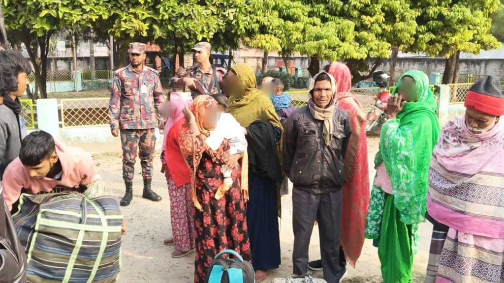 সীমান্ত পথে আরও ৩০ জনকে বাংলাদেশে ঠেলে দিল বিএসএফ