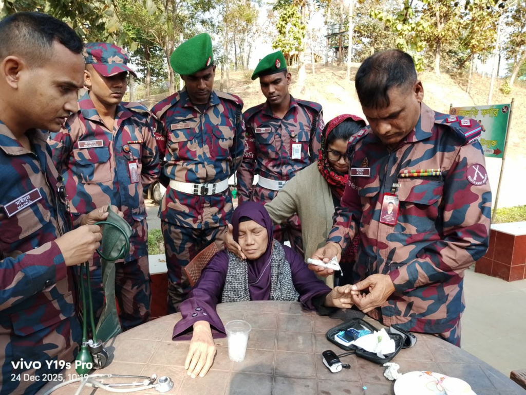 সাজেকে অসুস্থ নারী পর্যটকের পাশে বিজিবি, দ্রুত চিকিৎসায় প্রাণে স্বস্তি