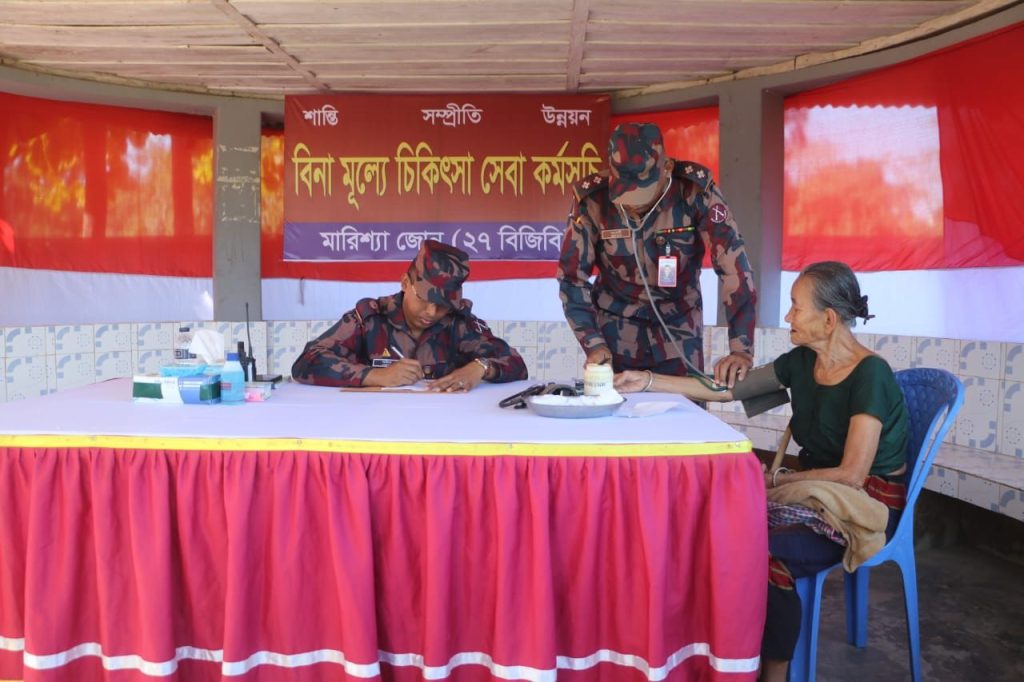 স্বাস্থ্যসেবায় বিজিবির মানবিক উদ্যোগ: মারিশ্যা জোনে পাহাড়িদের জন্য বিনামূল্যে মেডিকেল ক্যাম্প