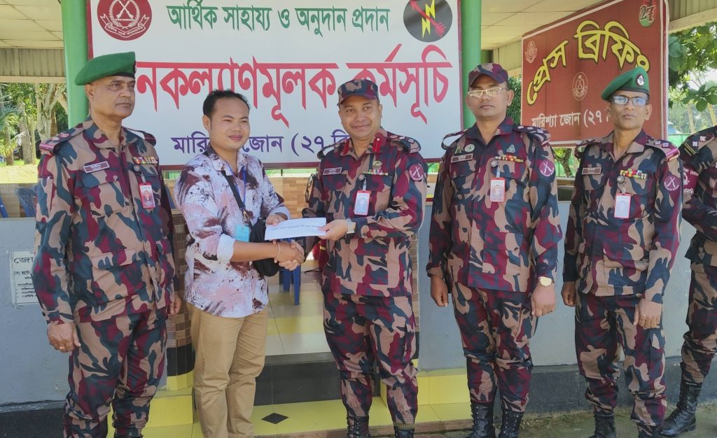 বাঘাইছড়িতে ২৭ বিজিবির জনকল্যাণমূলক কার্যক্রম: স্কুল ও সামাজিক প্রতিষ্ঠানে সহায়তা বিতরণ