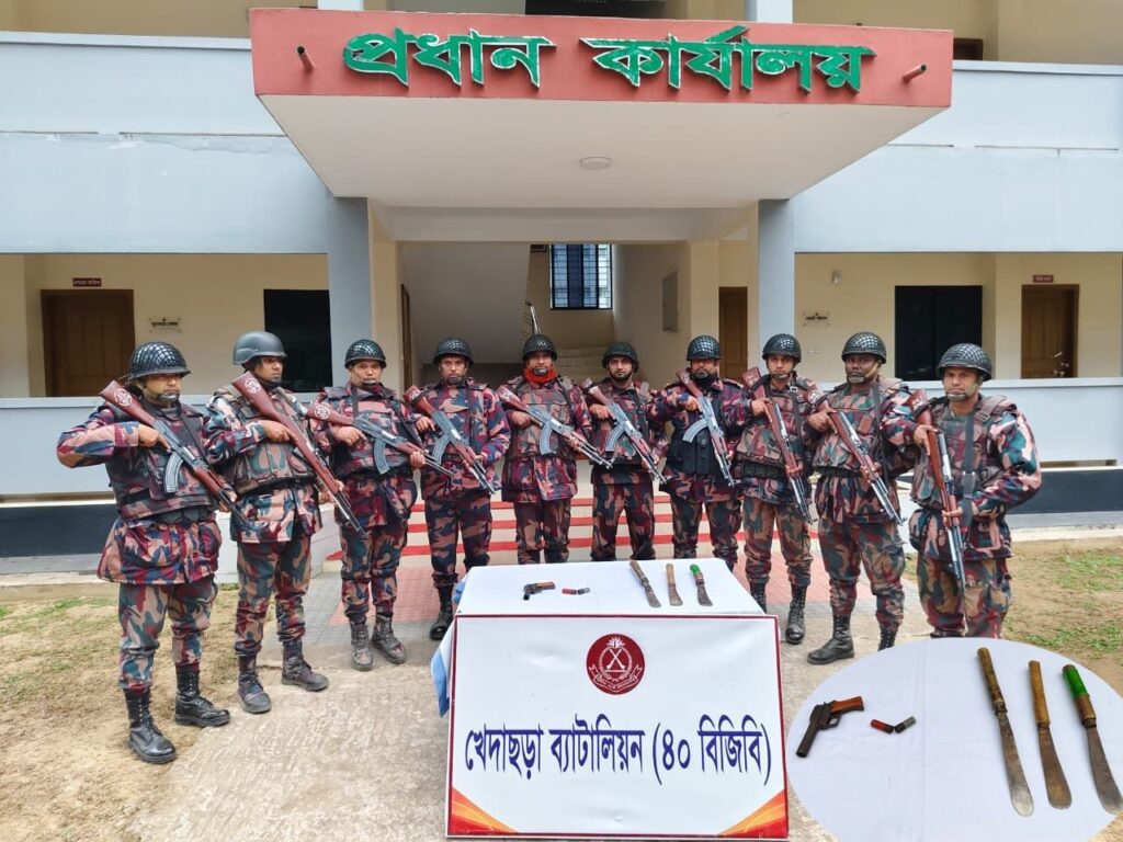 মাটিরাঙ্গার সীমান্তবর্তী এলাকায় পলাশপুর জোনের বিশেষ অভিযান: ভারতীয় পিস্তল ও তাজা গুলি উদ্ধার