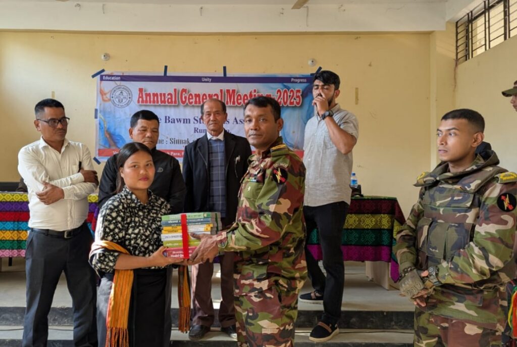 রুমায় বম শিক্ষার্থীদের নিয়ে আলোচনা সভা, শিক্ষা সহায়তায় পাশে থাকার আশ্বাস সেনাবাহিনীর