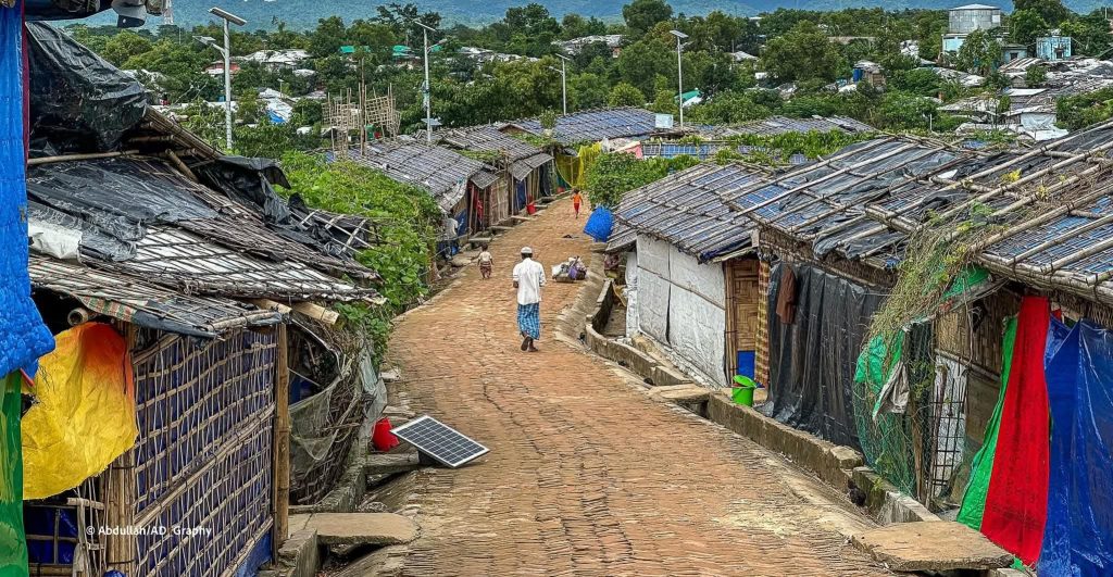 রোহিঙ্গাদের জন্য নতুন করে স্থায়ী আবাসন: স্থানীয় পর্যায়ে অস্থিরতা ও পরিবেশঝুঁকি বাড়ার আশঙ্কা